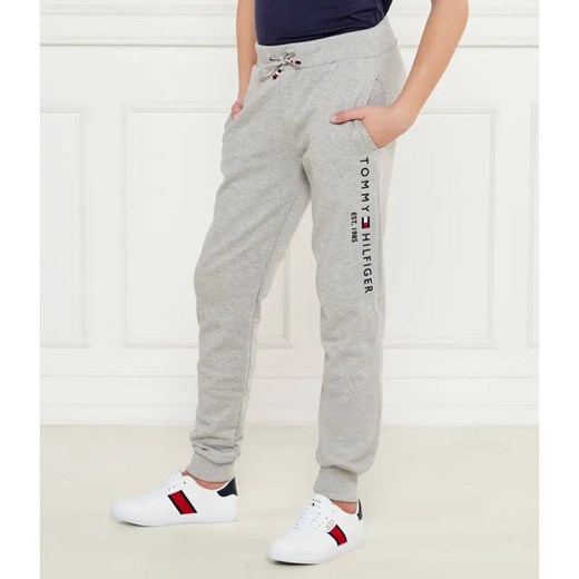 Tommy Hilfiger Spodnie dresowe | Regular Fit ze sklepu Gomez Fashion Store w kategorii Spodnie chłopięce - zdjęcie 185012253