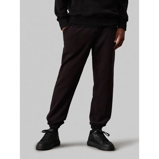 Calvin Klein Jeans Spodnie dresowe CHENILLE | Regular Fit ze sklepu Gomez Fashion Store w kategorii Spodnie męskie - zdjęcie 185012941