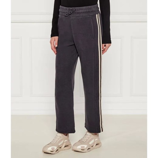 EA7 Spodnie dresowe | Comfort fit ze sklepu Gomez Fashion Store w kategorii Spodnie damskie - zdjęcie 185013650