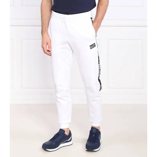EA7 Spodnie dresowe | Regular Fit ze sklepu Gomez Fashion Store w kategorii Spodnie męskie - zdjęcie 185016074