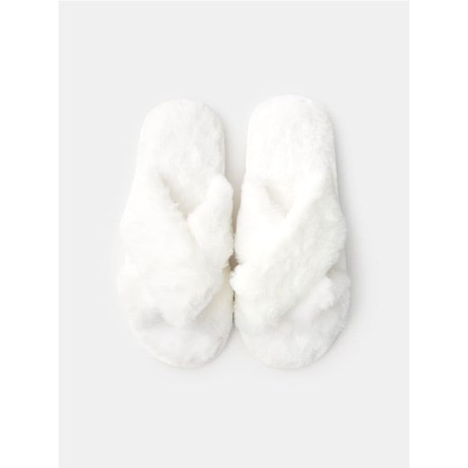 Sinsay - Kapcie ze sztucznym futrem - kremowy ze sklepu Sinsay w kategorii Kapcie damskie - zdjęcie 185020962