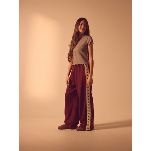 Reserved - Szerokie spodnie z lampasem - bordowy Reserved 140 (9 lat) Reserved