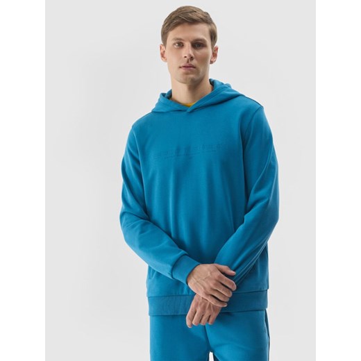 Męska bluza nierozpinana z kapturem 4F 4FWSS24TSWSM0948 - niebieska ze sklepu Sportstylestory.com w kategorii Bluzy męskie - zdjęcie 185033042