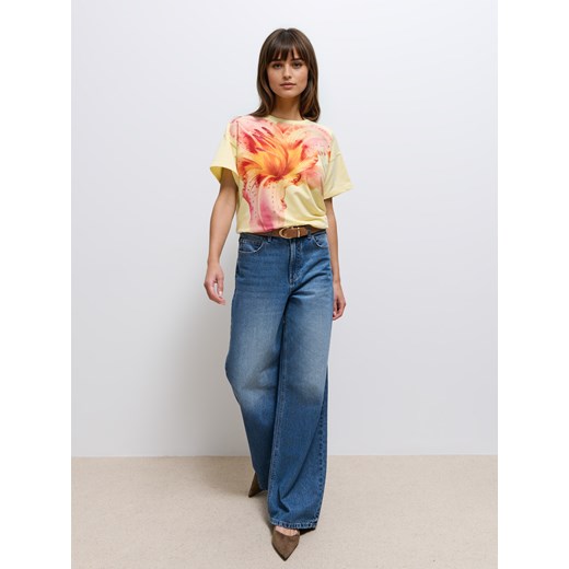 Mohito - Masełkowy t-shirt z nadrukiem - żółty ze sklepu Mohito w kategorii Bluzki damskie - zdjęcie 185033384