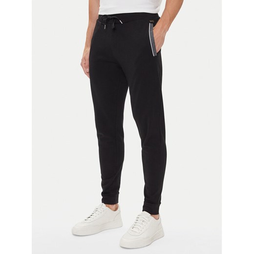 BOSS Spodnie dresowe 50545579 Czarny Regular Fit ze sklepu MODIVO w kategorii Spodnie męskie - zdjęcie 185034560