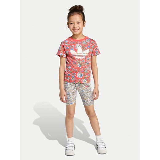 adidas Komplet t-shirt i spodenki Liberty London JV7721 Czerwony Slim Fit ze sklepu MODIVO w kategorii Komplety dziewczęce - zdjęcie 185034570