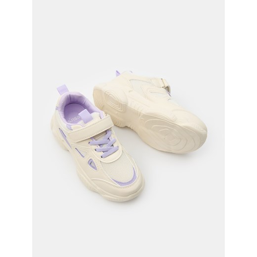 Sinsay - Sneakersy z siateczką mesh - beżowy Sinsay 28 Sinsay