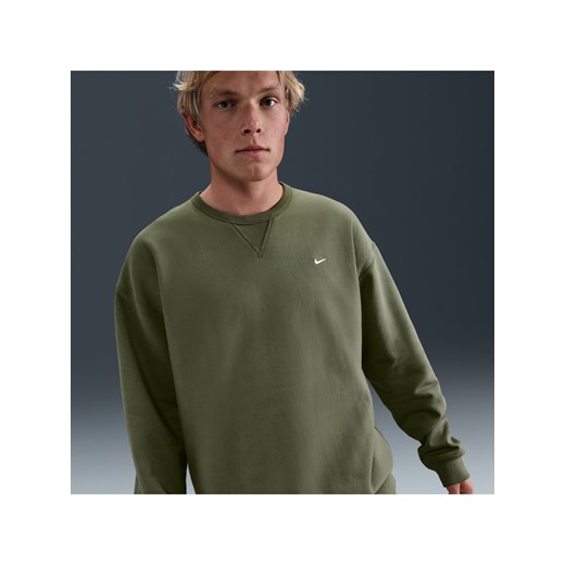 Męska bluza z dzianiny Nike Solo Swoosh - Zieleń ze sklepu Nike poland w kategorii Bluzy męskie - zdjęcie 185038193