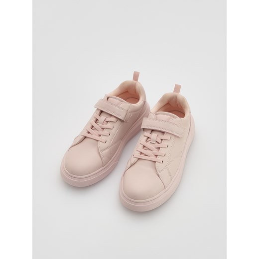 Reserved - Sneakersy z imitacji skóry - pastelowy róż ze sklepu Reserved w kategorii Trampki dziecięce - zdjęcie 185048844