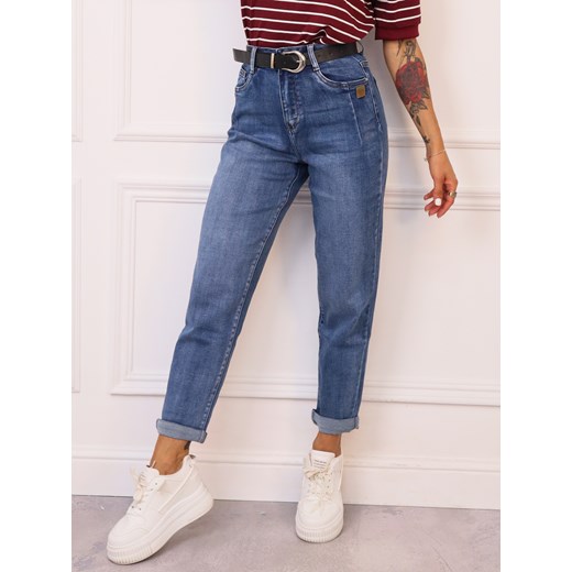 SPODNIE JEANSOWE MOM FIT Z PRZESZYCIAMI PRZY KIESZENIACH I NASZYWKĄ+ PASEK ze sklepu olika.com.pl w kategorii Jeansy damskie - zdjęcie 185136493