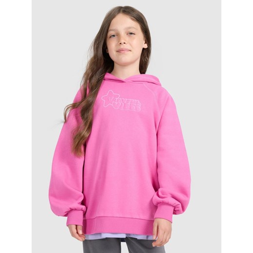 Dziewczęca bluza nierozpinana z kapturem 4F 4FJRAW25TSWSF2439 - różowa ze sklepu Sportstylestory.com w kategorii Bluzy dziewczęce - zdjęcie 185137641