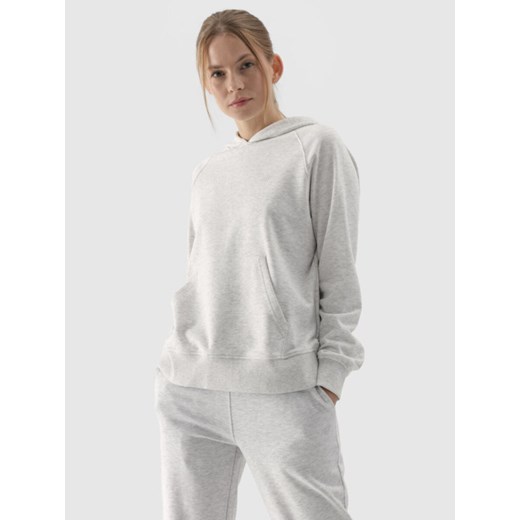 Damska bluza dresowa nierozpinana z kapturem 4F 4FWMM00TSWSF1468 - szara ze sklepu Sportstylestory.com w kategorii Bluzy damskie - zdjęcie 185137663