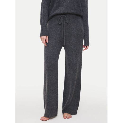 Triumph Spodnie materiałowe Amourette Cozy 10225058 Szary Regular Fit ze sklepu MODIVO w kategorii Spodnie damskie - zdjęcie 185372004