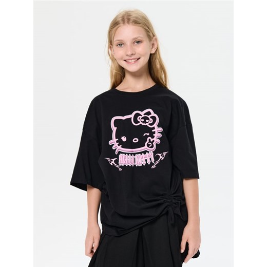 Sinsay - Bawełniana koszulka z nadrukiem Hello Kitty - czarny ze sklepu Sinsay w kategorii Bluzki dziewczęce - zdjęcie 185376411