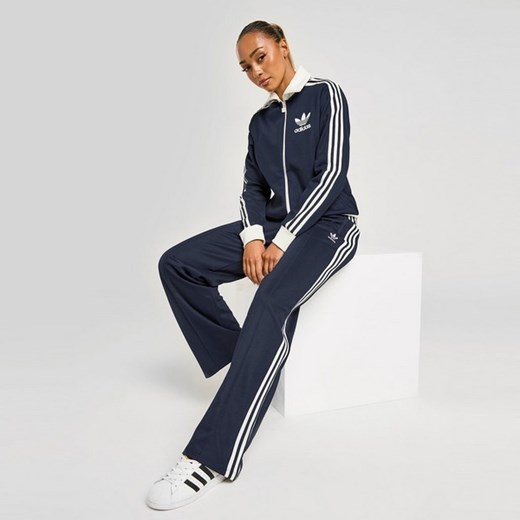 ADIDAS SPODNIE ADICOLOR CLASSIC TRACK PANT REGULAR ze sklepu JD Sports  w kategorii Spodnie damskie - zdjęcie 185393893