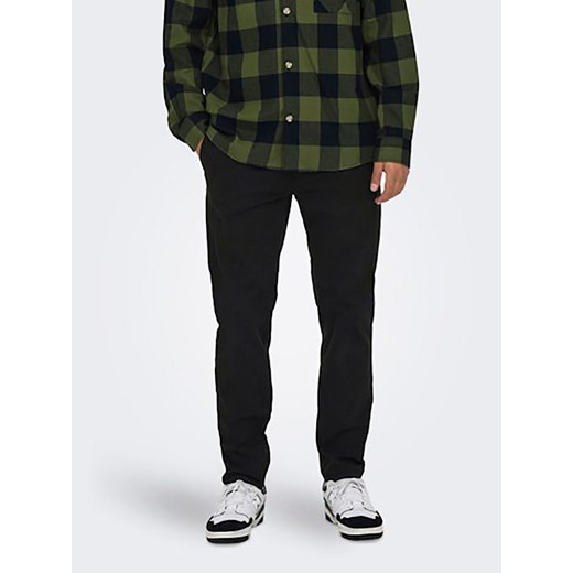 ONLY &amp; SONS Spodnie chino w kolorze czarnym ze sklepu Limango Polska w kategorii Spodnie męskie - zdjęcie 185406912