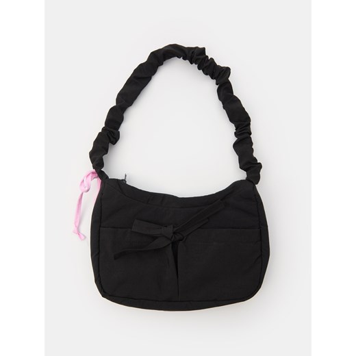 Sinsay - Nylonowa torebka na ramię - czarny Sinsay One Size Sinsay