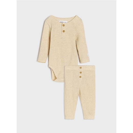 Sinsay - Prążkowany komplet dzianinowy - beżowy Sinsay 68 (3-6 m) Sinsay