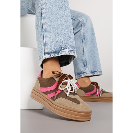 Brązowe Sneakersy w Stylu Tenisówek na Grubej Podeszwie z Tłoczeniem i Perłami Asortte ze sklepu born2be.pl w kategorii Buty sportowe damskie - zdjęcie 185422424