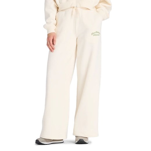Spodnie damskie New Balance WP53902PEF - beżowe ze sklepu streetstyle24.pl w kategorii Spodnie damskie - zdjęcie 185429354