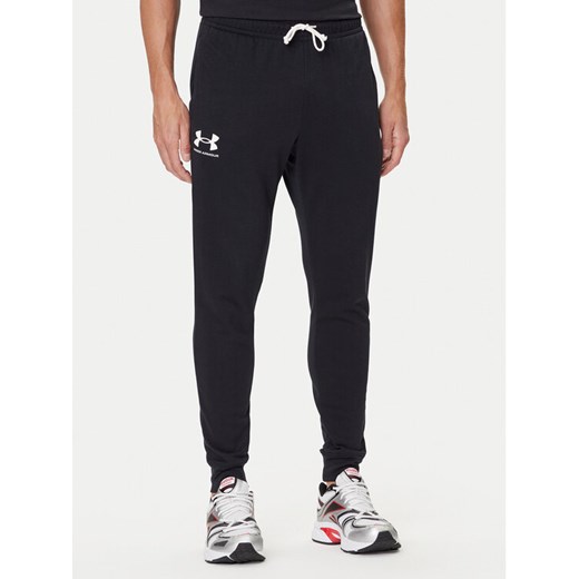 Under Armour Spodnie dresowe Ua Rival Terry Jogger 1380843-001 Czarny Fitted Fit ze sklepu MODIVO w kategorii Spodnie męskie - zdjęcie 185435612
