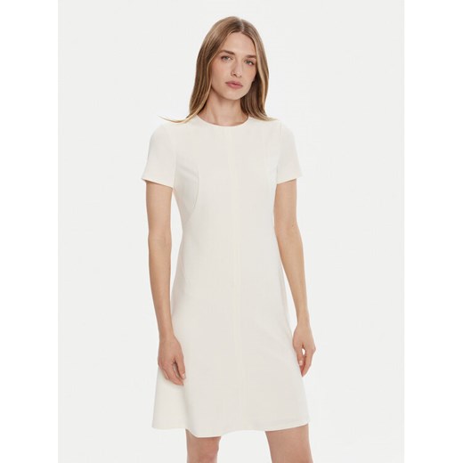 Calvin Klein Sukienka koktajlowa LV044C064G Écru Slim Fit ze sklepu MODIVO w kategorii Sukienki - zdjęcie 185441974