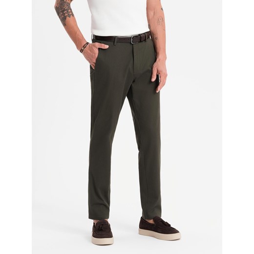Męskie spodnie chino REGULAR FIT z delikatną strukturą – ciemnozielone V4  OM-PACP-0184 ze sklepu ombre w kategorii Spodnie męskie - zdjęcie 185453633