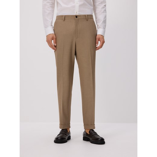 Reserved - Spodnie garniturowe z kantem - beżowy ze sklepu Reserved w kategorii Spodnie męskie - zdjęcie 185454710