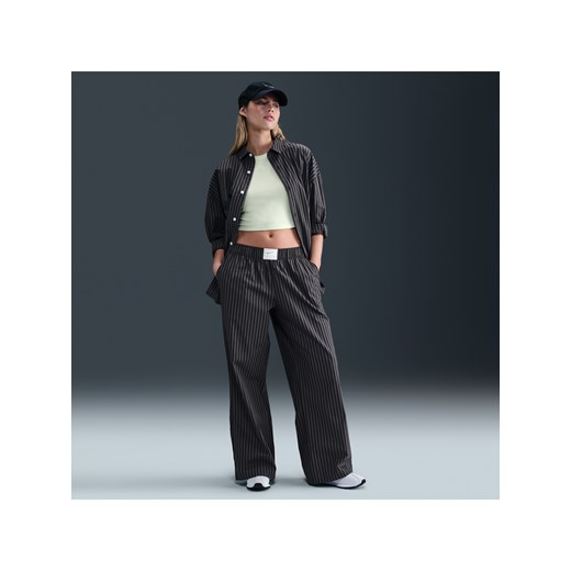 Damskie luźne spodnie w paski ze średnim stanem Nike Sportswear Chill Poplin - Czerń ze sklepu Nike poland w kategorii Spodnie damskie - zdjęcie 185462011