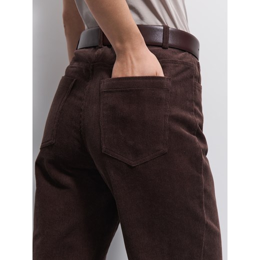 Mohito - Sztruksowe czekoladowe spodnie - ciemno brązowy Mohito 40 Mohito