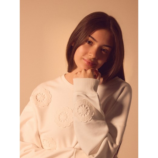Reserved - Bluza z haftem - kremowy ze sklepu Reserved w kategorii Bluzy damskie - zdjęcie 185472662