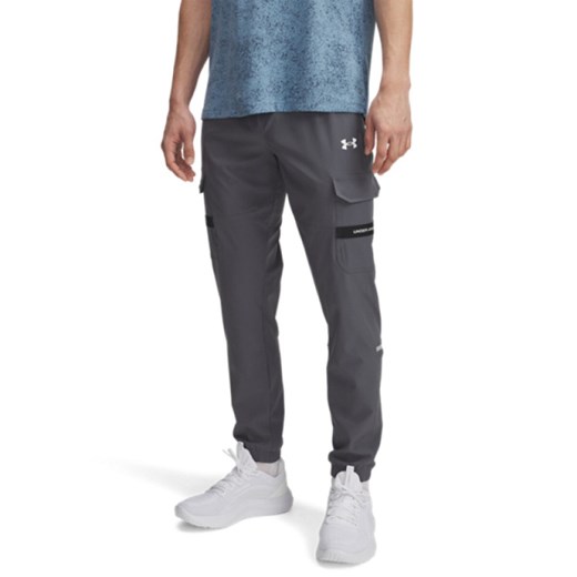 Męskie spodnie treningowe Under Armour UA Tech Utility Woven - szare ze sklepu Sportstylestory.com w kategorii Spodnie męskie - zdjęcie 185482804