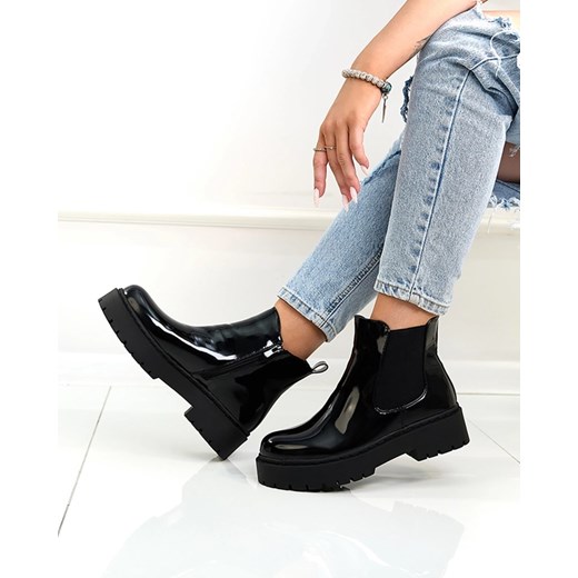 Royalfashion Czarne lakierowane damskie nieocieplane botki Glossy Chic ze sklepu royalfashion.pl w kategorii Botki - zdjęcie 185498990
