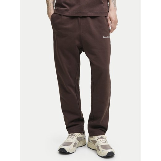 Jack&Jones Spodnie dresowe Kane Norrebro 12282553 Czerwony Relaxed Fit ze sklepu MODIVO w kategorii Spodnie męskie - zdjęcie 185510574