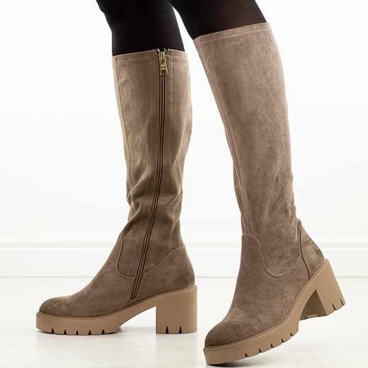 Beżowe zamszowe kozaki damskie na obcasie Vinceza 58332 Vinceza 37 suzana.pl