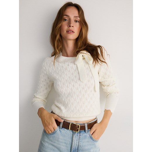 Reserved - Ażurowy sweter z wiązaniem - złamana biel ze sklepu Reserved w kategorii Swetry damskie - zdjęcie 185520461