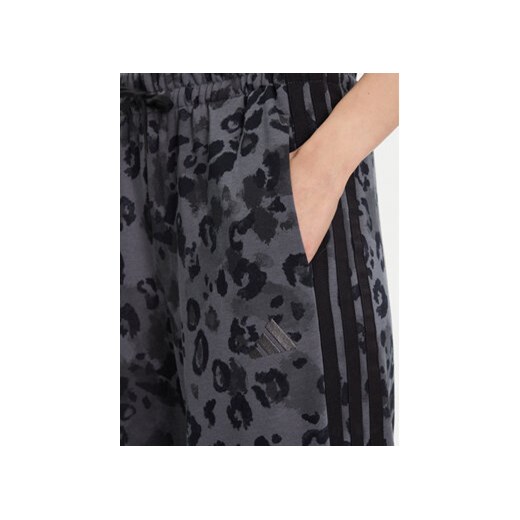 adidas Spodnie dresowe Animal Print 3-Stripes JM1839 Beżowy XS MODIVO