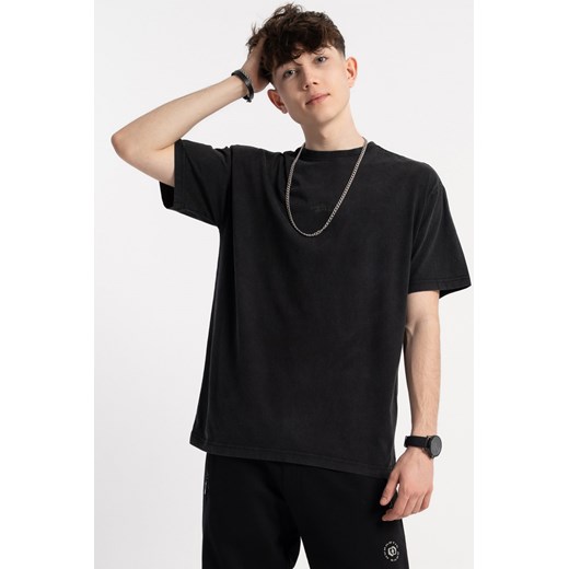 Czarny t-shirt z efektem sprania, rozmiar - 146, kolor - czarny ze sklepu REPORTER w kategorii T-shirty chłopięce - zdjęcie 185522834