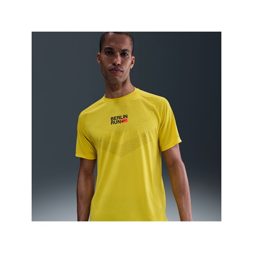 Męska koszulka z krótkim rękawem do biegania Dri-FIT ADV Nike Stride - Żółty ze sklepu Nike poland w kategorii T-shirty męskie - zdjęcie 185525083