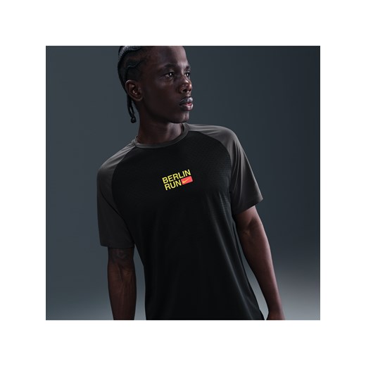 Męska koszulka z krótkim rękawem do biegania Dri-FIT ADV Nike Stride - Czerń ze sklepu Nike poland w kategorii T-shirty męskie - zdjęcie 185525101