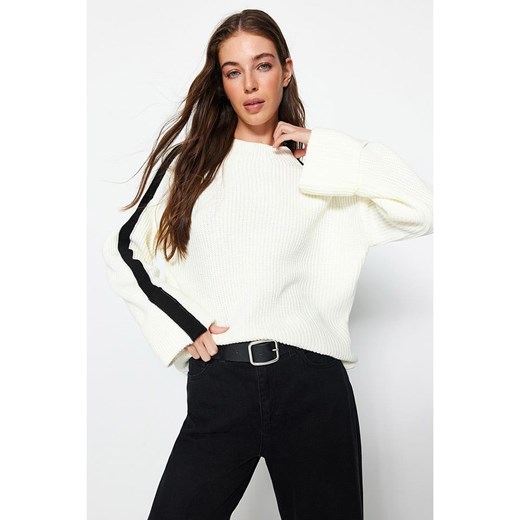 trendyol Sweter w kolorze kremowo-czarnym Trendyol L promocyjna cena Limango Polska
