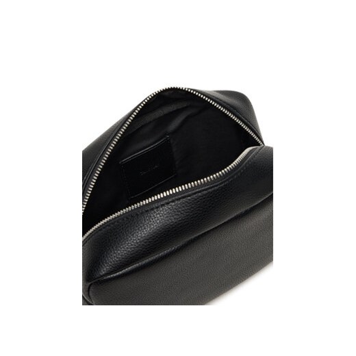 Kosmetyczka Calvin Klein Cargo Dopp Kit LV04D1090G Czarny Calvin Klein OS eobuwie.pl