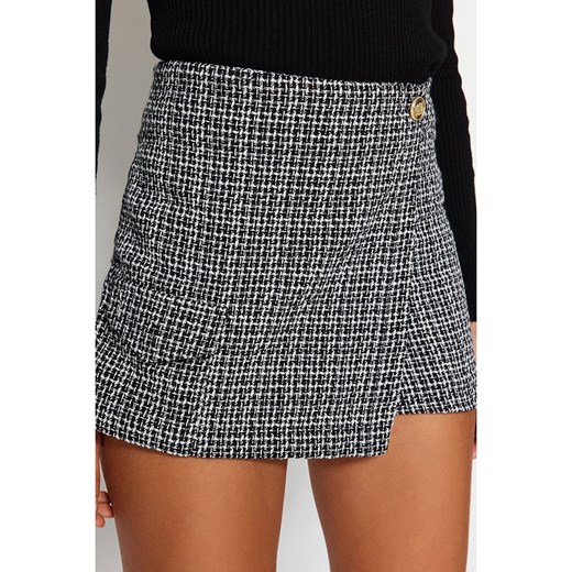 trendyol Szorty w kolorze czarno-białym Trendyol 38 wyprzedaż Limango Polska