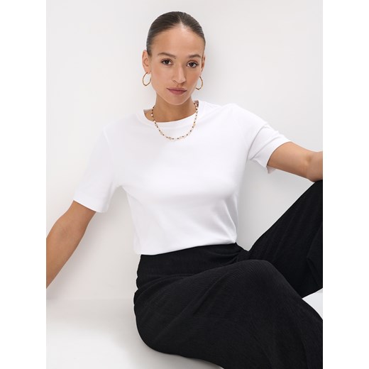 Mohito - Biały t-shirt z merceryzowanej bawełny - biały ze sklepu Mohito w kategorii Bluzki damskie - zdjęcie 185541313