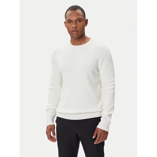 Calvin Klein Sweter LV04LB327G Écru Regular Fit ze sklepu MODIVO w kategorii Swetry męskie - zdjęcie 185550771