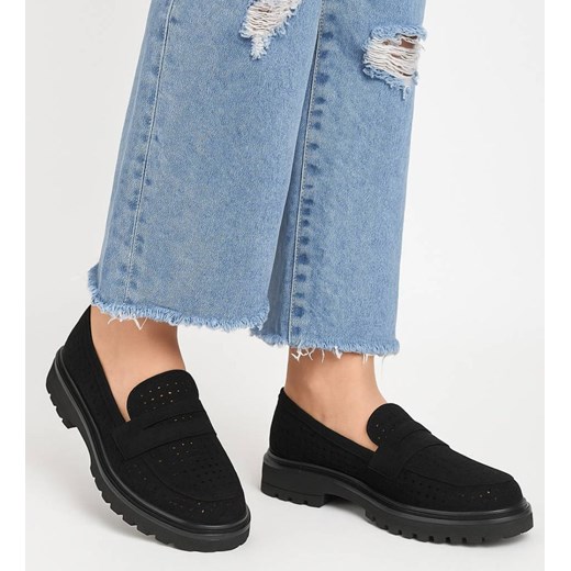 Czarne ażurowe półbuty loafersy /A8-2 17203 G29-52/ ze sklepu Pantofelek24.pl w kategorii Półbuty damskie - zdjęcie 185554443
