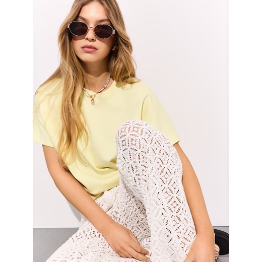 Mohito - Pastelowy t-shirt z merceryzowanej bawełny - żółty ze sklepu Mohito w kategorii Bluzki damskie - zdjęcie 185557444