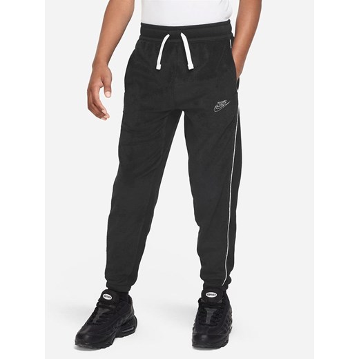 Nike Sportswear Spodnie dresowe w kolorze czarnym ze sklepu Limango Polska w kategorii Spodnie chłopięce - zdjęcie 185561311