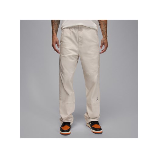 Męskie spodnie z tkaniny Jordan Essentials - Brązowy ze sklepu Nike poland w kategorii Spodnie męskie - zdjęcie 185567714