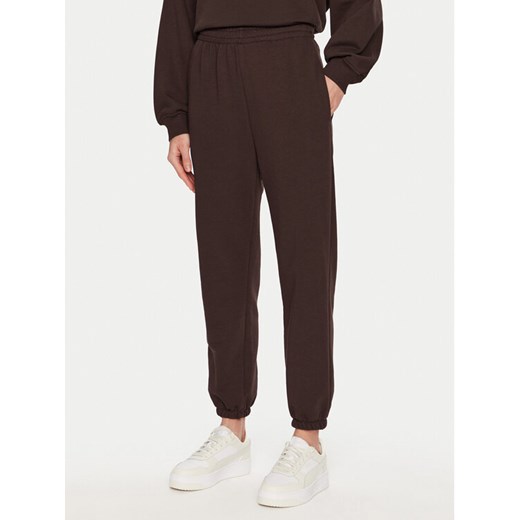 ViCOLO Spodnie dresowe TS0553 Brązowy Regular Fit ze sklepu MODIVO w kategorii Spodnie damskie - zdjęcie 185575353